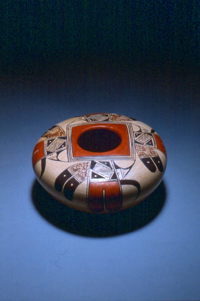 1992-10 Seedpot with Traditional Nampeyo Avian Design