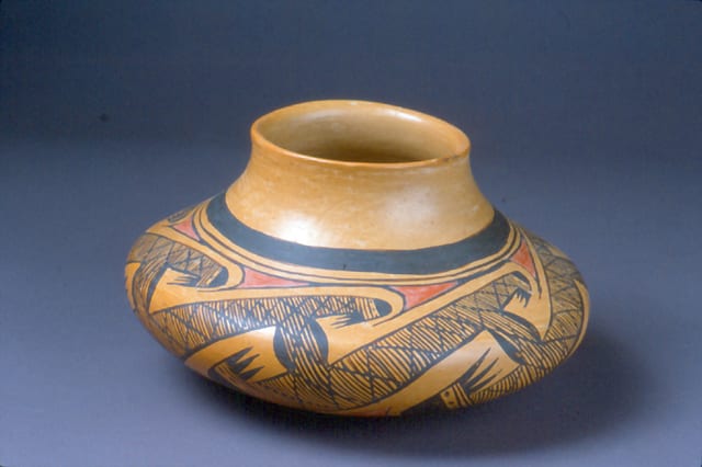 1994-12 Low-Shouldered Jar with Migration Design