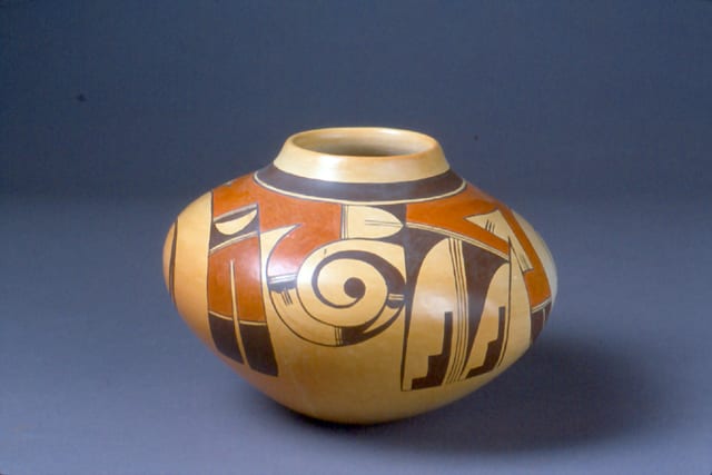 1994-06 Sikyatki Revival Jar with Avian Design