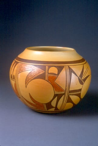 1996-03 Globular Jar with Avian Design