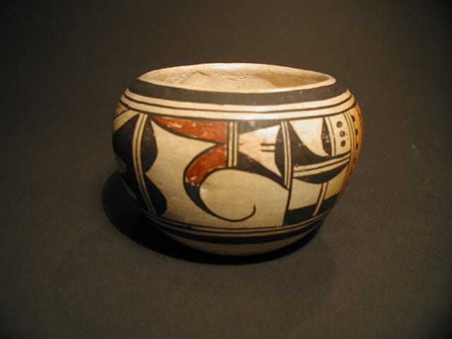 2000-06 Small Bowl with Avian Design