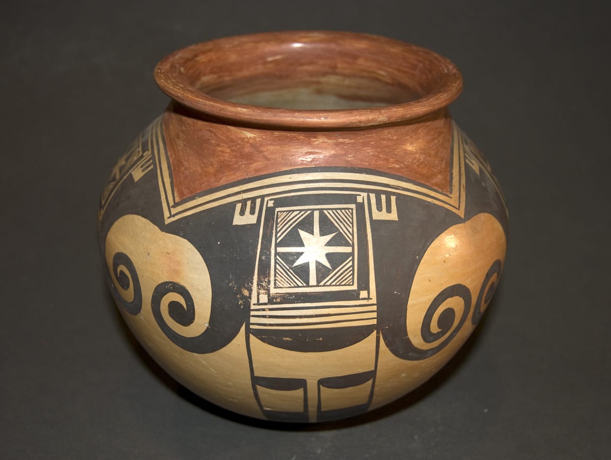 2009-01 Jar with Polychromatic Eagle Tail Design