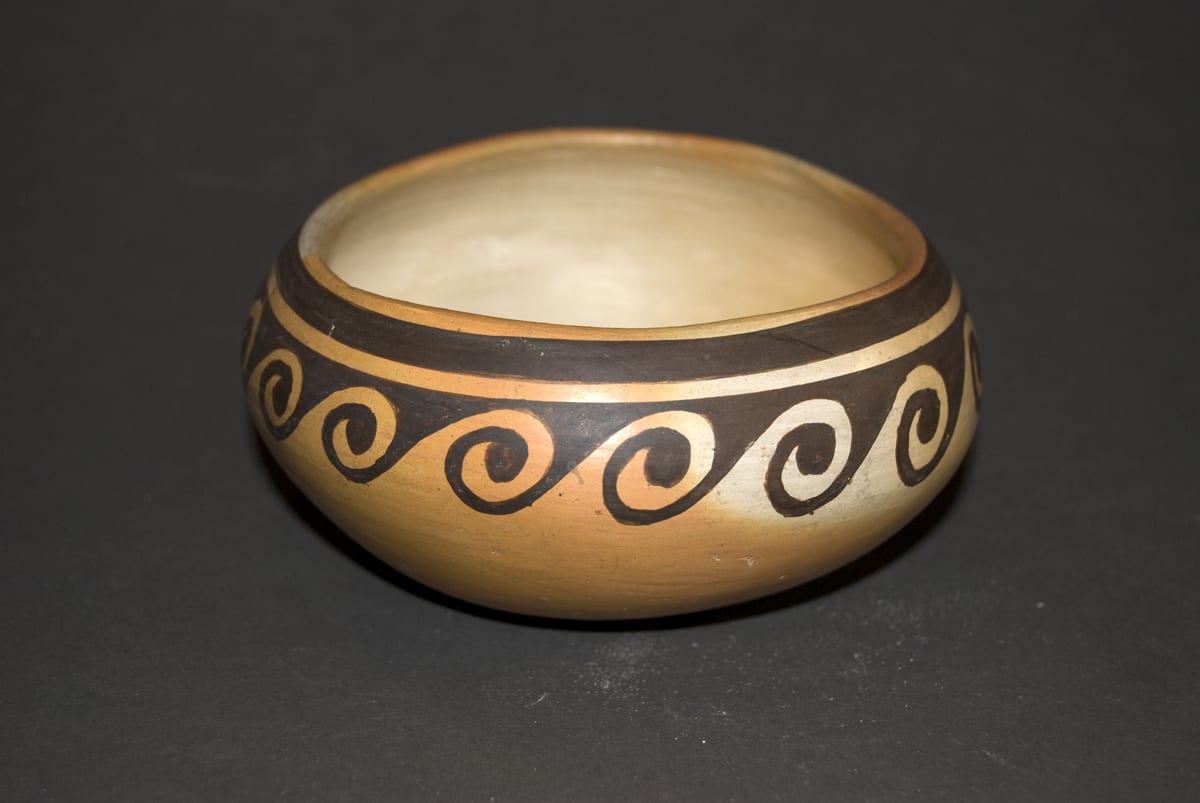 2009-02 Bowl with Simple Monochromatic Design