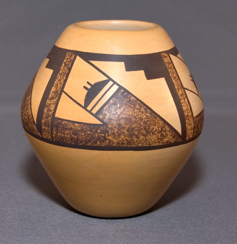 2009-03 Small Jar – Shoulder with Polychromatic Design