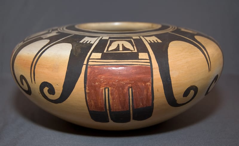 2009-04 Seedpot with Eagle Tail Design