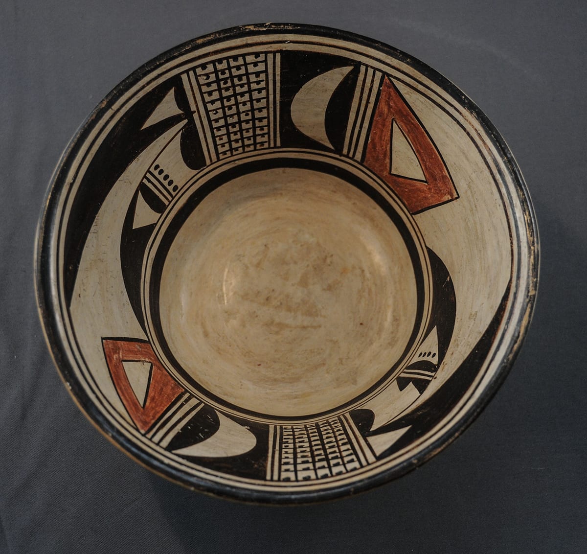 2012-25 Conical bowl with “NAMpyuo” signature