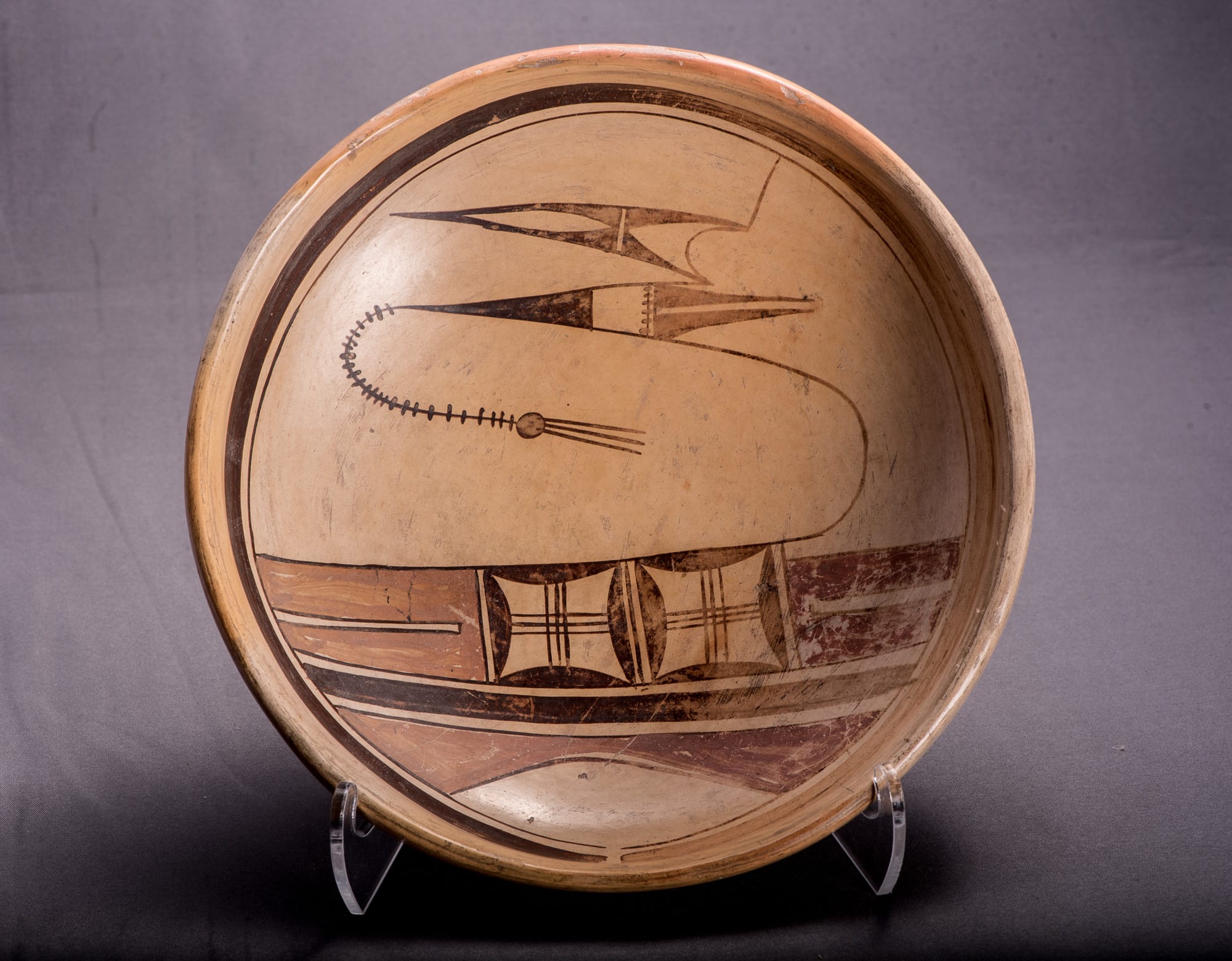 2014-13 Dish with insect variation of  “bird hanging from skyband” design