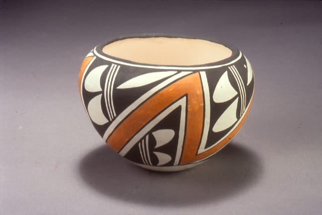 1981-04 Acoma Bowl with Geometric Design