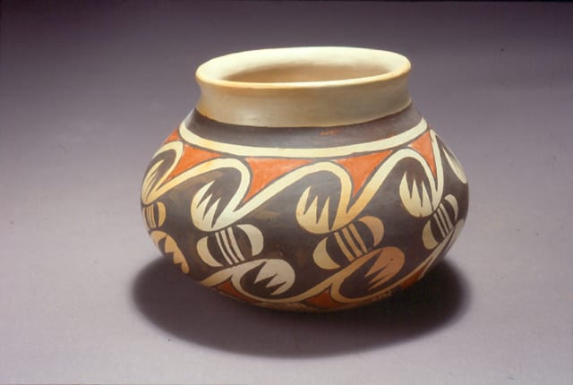 1981-05 Jar with Migration Design