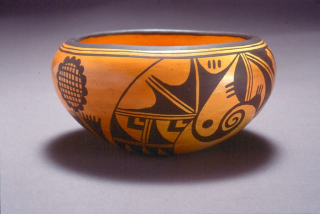 1986-04 Bowl with Sunflower Design