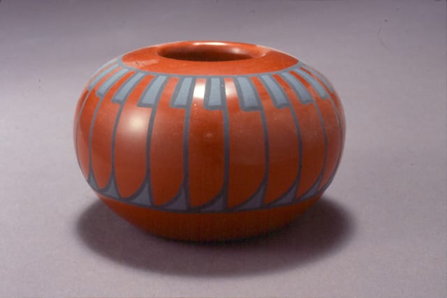 1988-04 Santa Clara Seed Pot with Feather Design