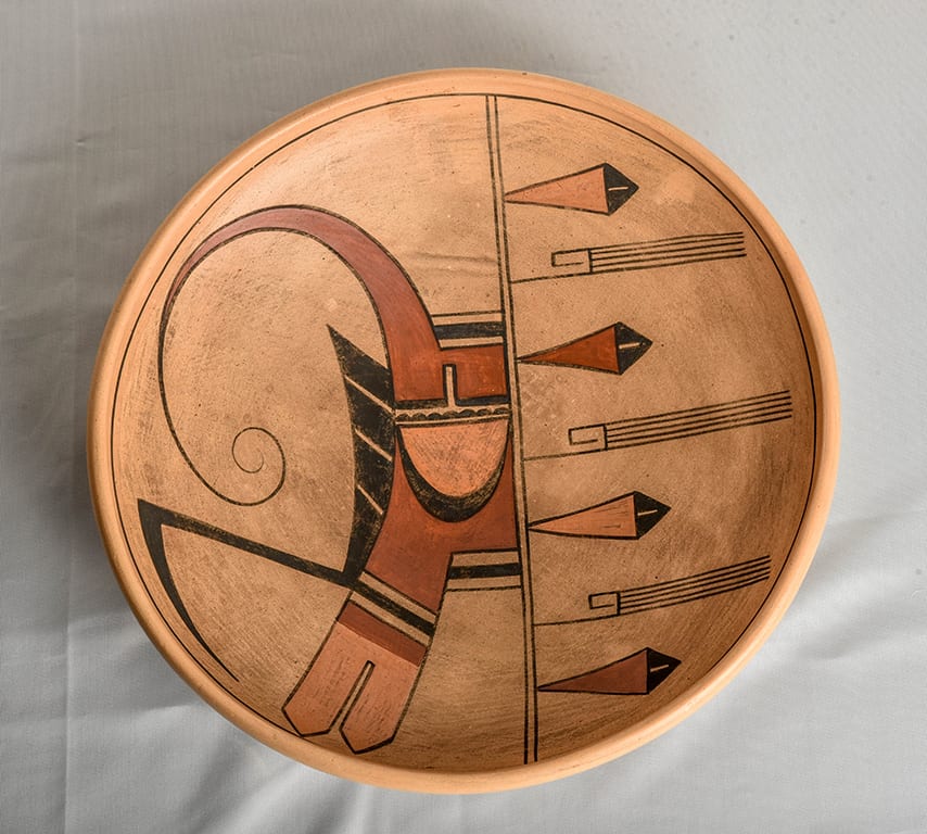 2015-10 Bowl with distinctive interpretation of “bird hanging from sky band” motif