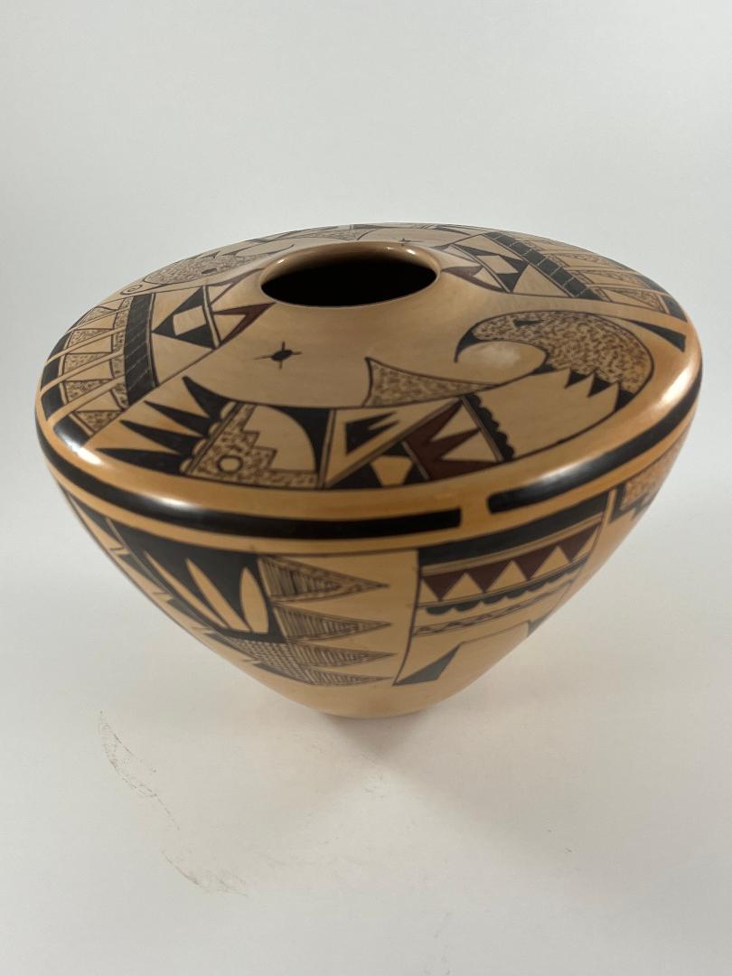 2021-11 Conical jar with birds and bird-wing designs